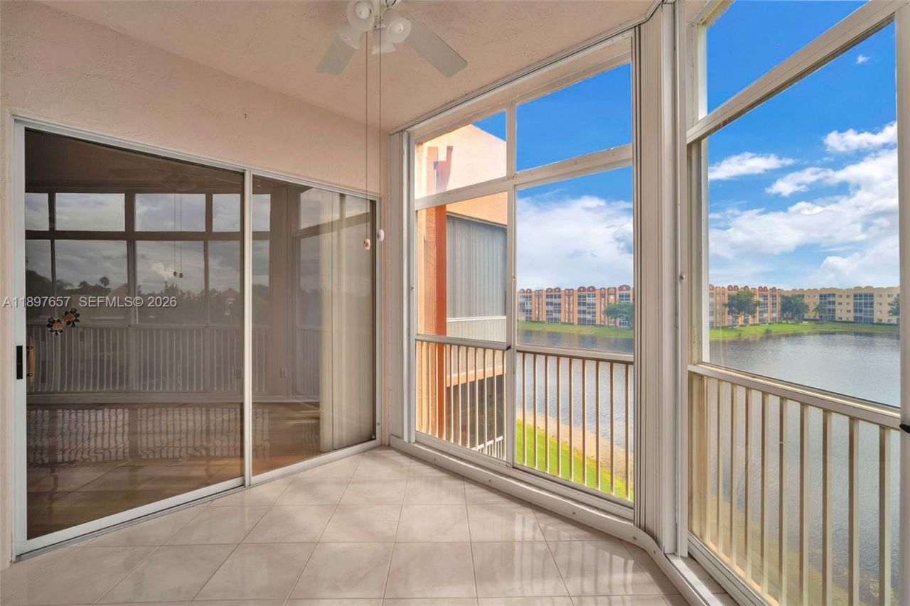 7486 Granville Dr, Unit 410, Tamarac, FL 33321 Photo