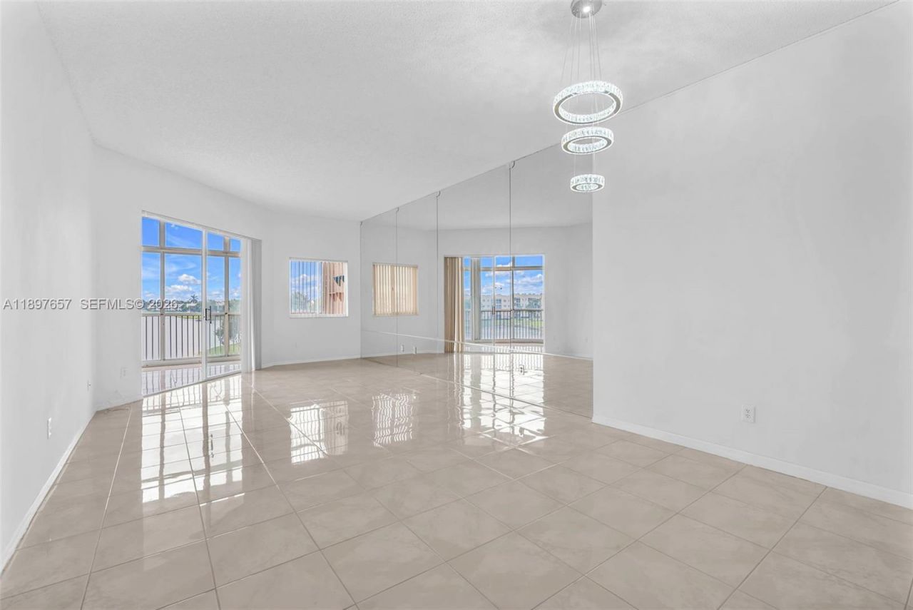 7486 Granville Dr, Unit 410, Tamarac, FL 33321 Photo