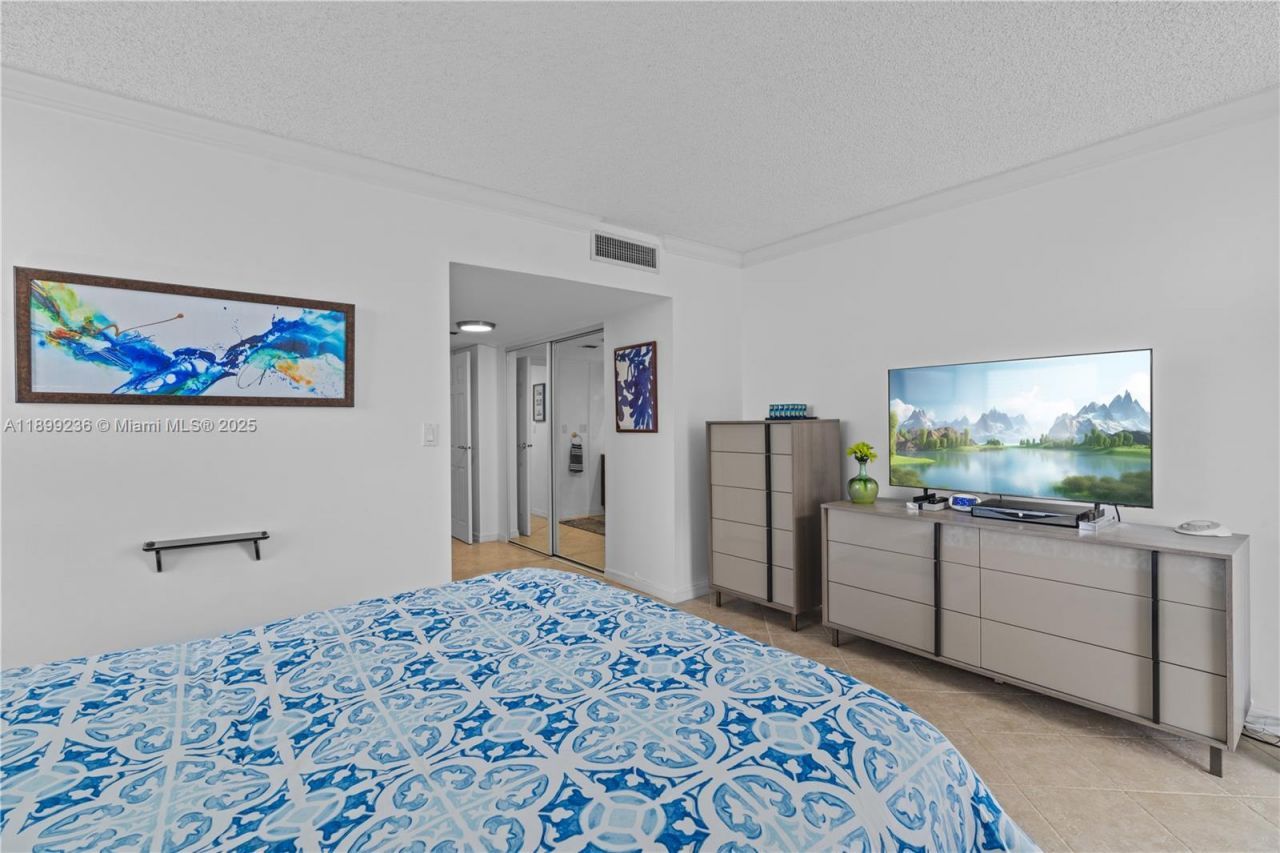 20379 W Country Club Dr, Unit 2039, Aventura, FL 33180 Photo