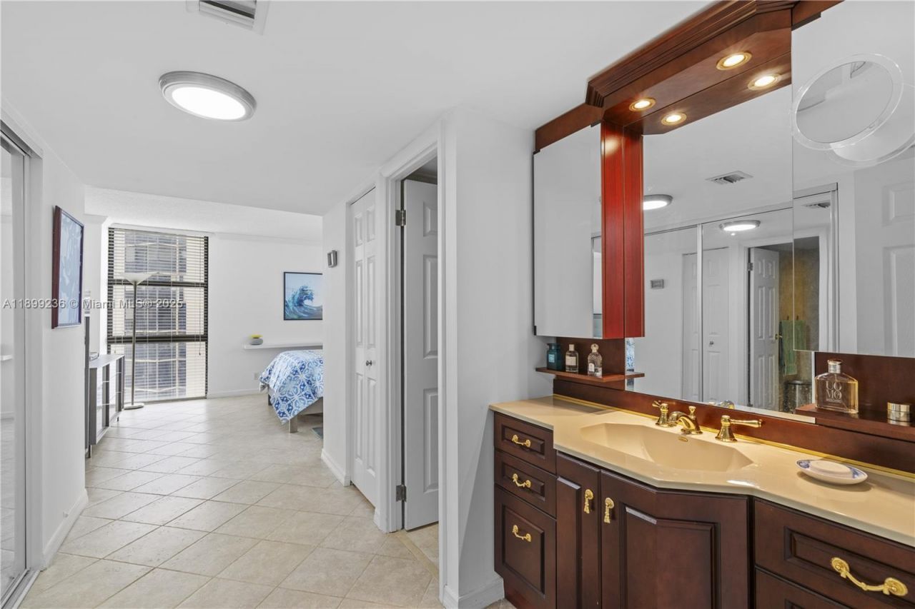 20379 W Country Club Dr, Unit 2039, Aventura, FL 33180 Photo