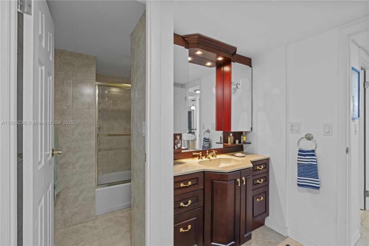 20379 W Country Club Dr, Unit 2039, Aventura, FL 33180 Photo