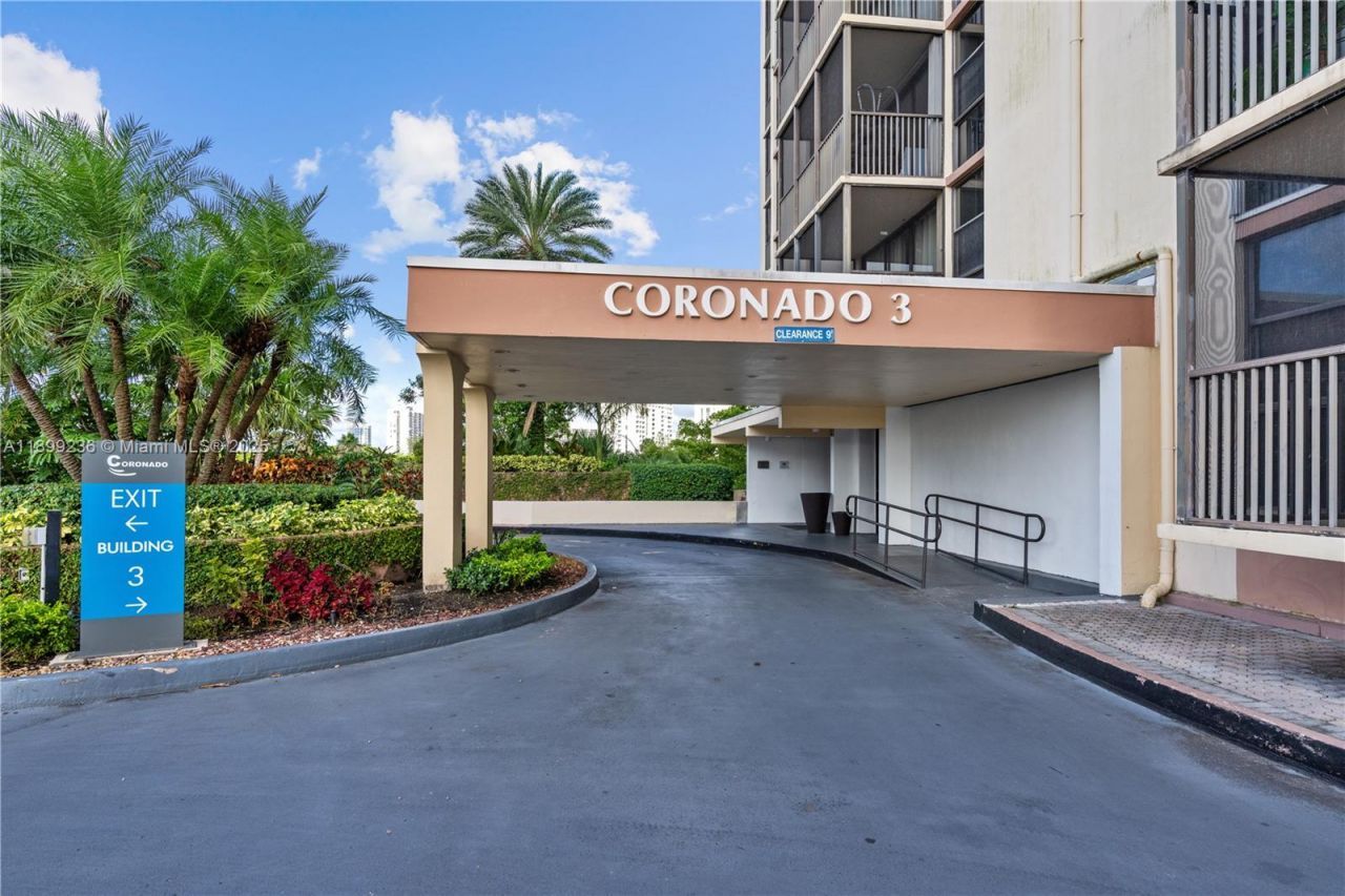 20379 W Country Club Dr, Unit 2039, Aventura, FL 33180 Photo