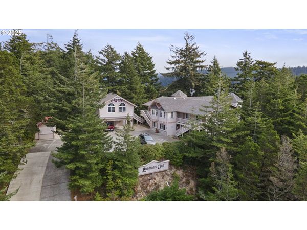 1551 4TH ST, Florence, OR 97439