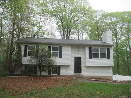 11 Park Lane Holmes, NY 12531