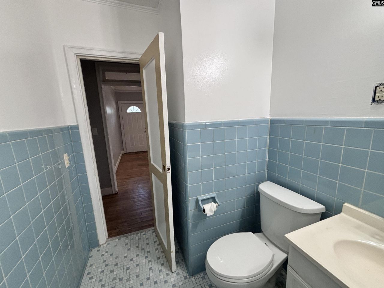 5225 Two Notch Road Photo 16