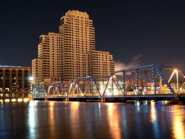 33 Campau Circle NW, Unit 2704, Grand Rapids, MI 49503