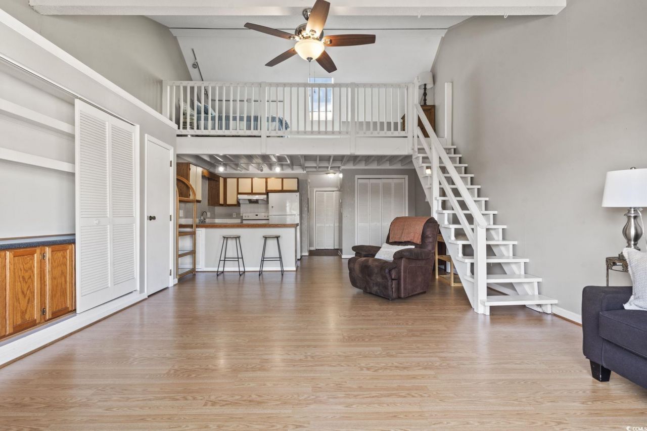 1880 Colony Dr. Photo 2