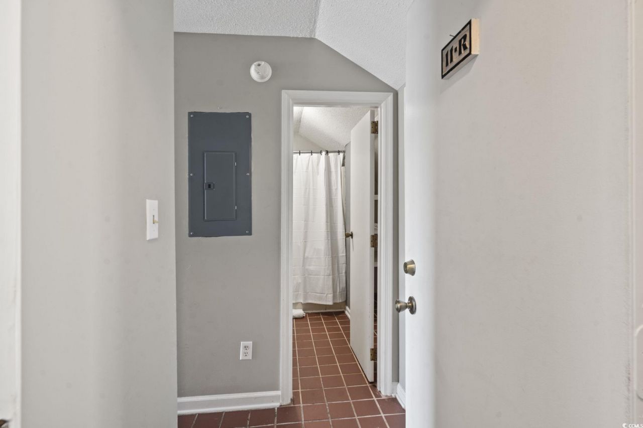 1880 Colony Dr. Photo 3