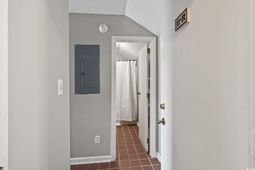 1880 Colony Dr. photo 4