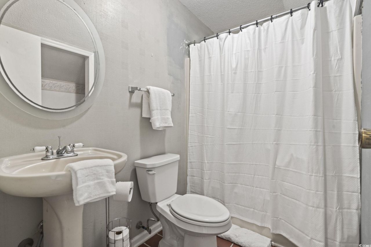 1880 Colony Dr. Photo 4