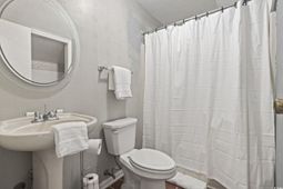 1880 Colony Dr. photo 4