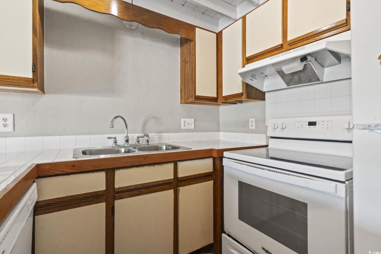 1880 Colony Dr. Photo 9