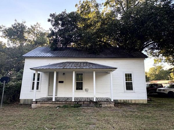 112 N 5th, Paris, AR 72855