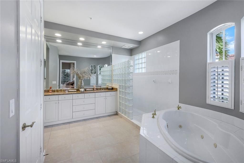2630 Bolero Dr, Unit 2-3, Naples, FL 34109 Photo