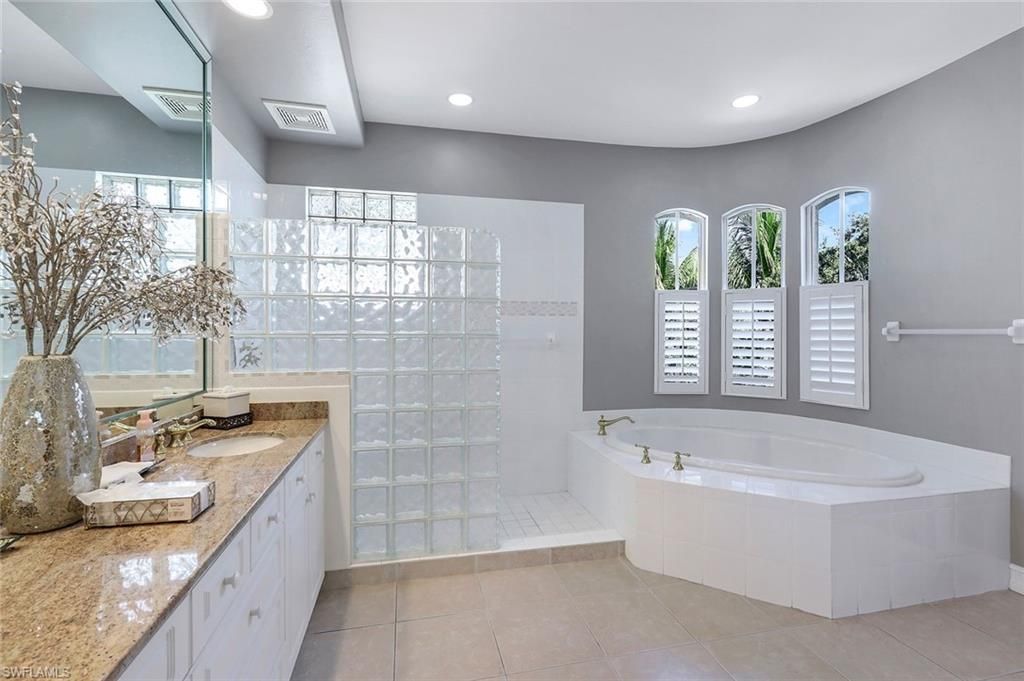 2630 Bolero Dr, Unit 2-3, Naples, FL 34109 Photo