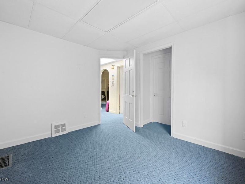 1077 W State Street, Alliance, OH 44601 Photo 4