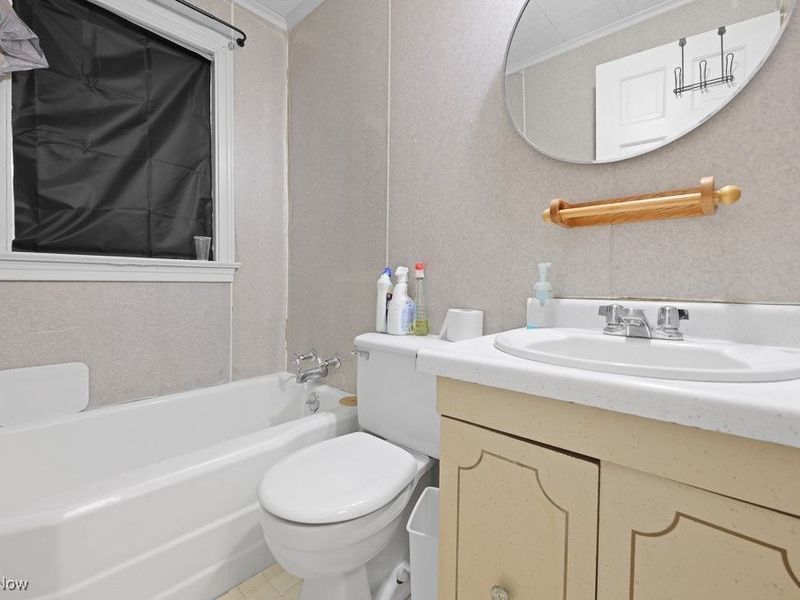 1077 W State Street, Alliance, OH 44601 Photo 5