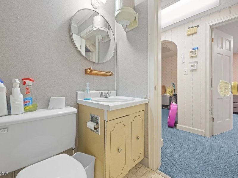 1077 W State Street, Alliance, OH 44601 Photo 6