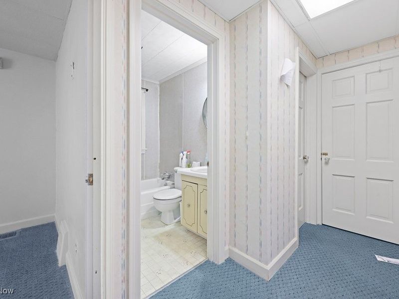 1077 W State Street, Alliance, OH 44601 Photo 7