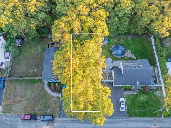 Arlington St, Patchogue, NY 11772