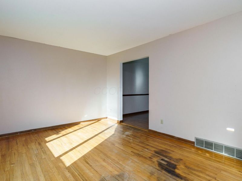 1084 Northfield Place S, Reynoldsburg, OH 43068 Photo 3