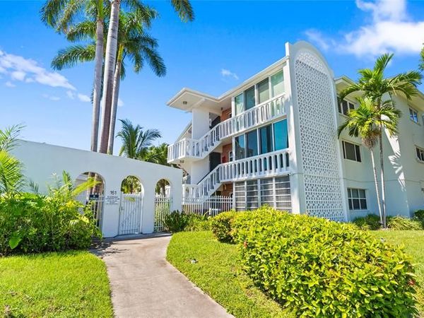 161 NE 10th Ave, Unit 3B, Hallandale Beach, FL 33009
