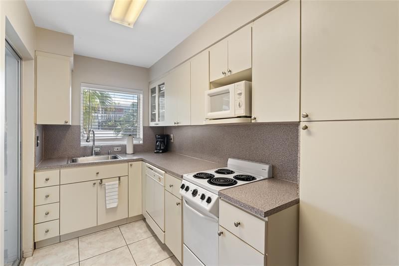161 NE 10th Avenue, Unit 3B, Hallandale Beach, FL 33009 Photo