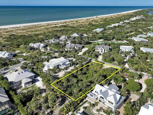 1321 Seaspray Ln, Sanibel, FL 33957