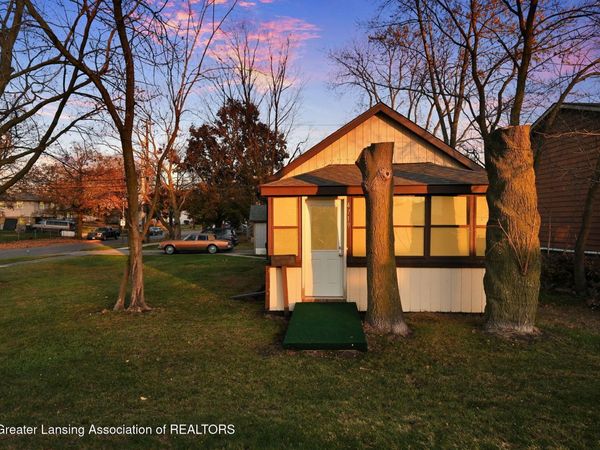 4719 S Pennsylvania Avenue, Lansing, MI 48910