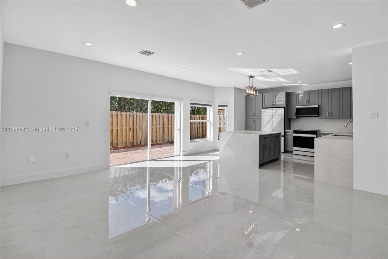 11244 NW 58th Ter, Doral, FL 33178 Photo