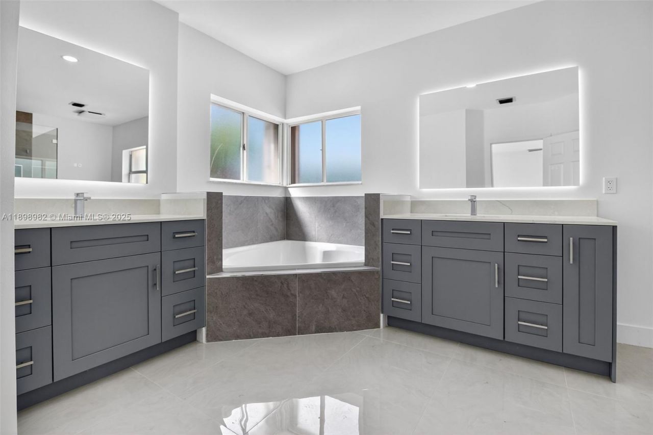 11244 NW 58th Ter, Doral, FL 33178 Photo