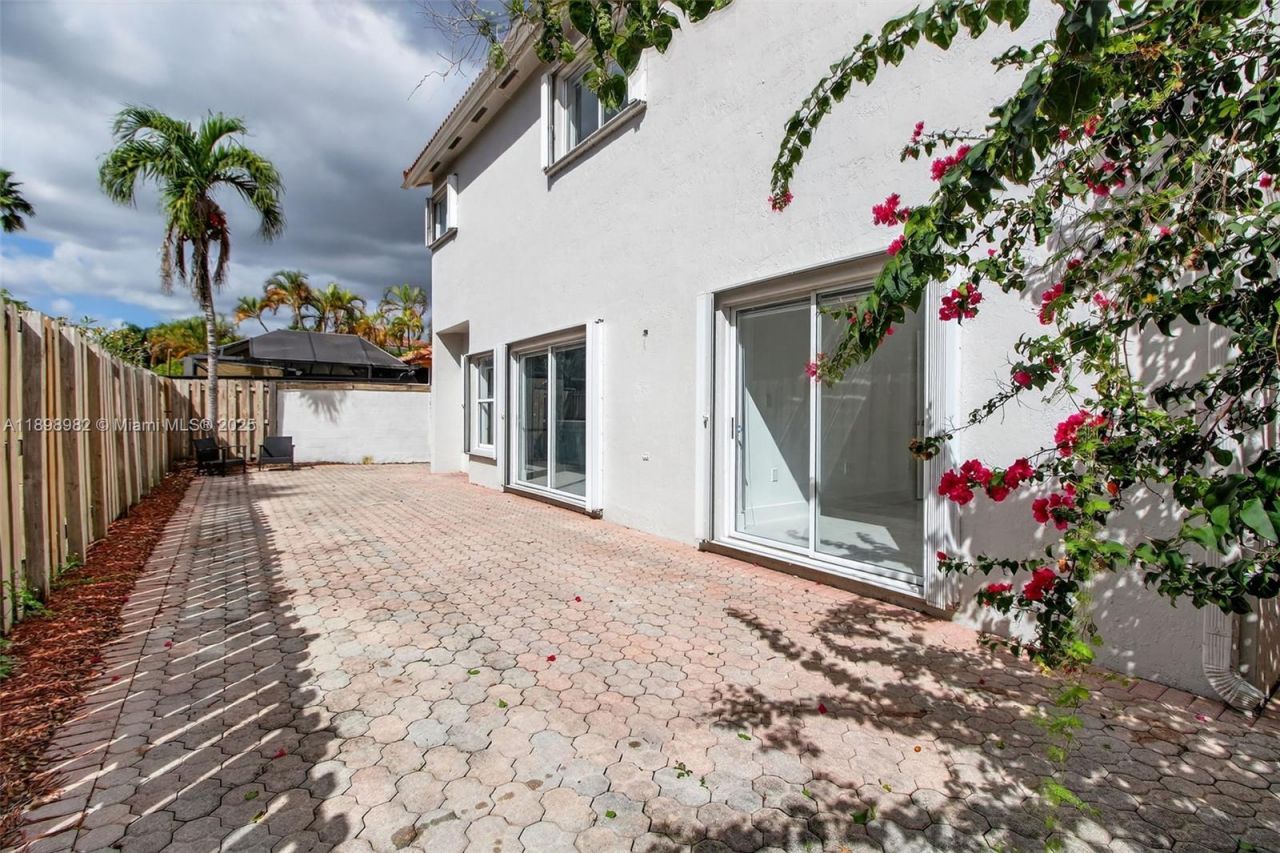 11244 NW 58th Ter, Doral, FL 33178 Photo