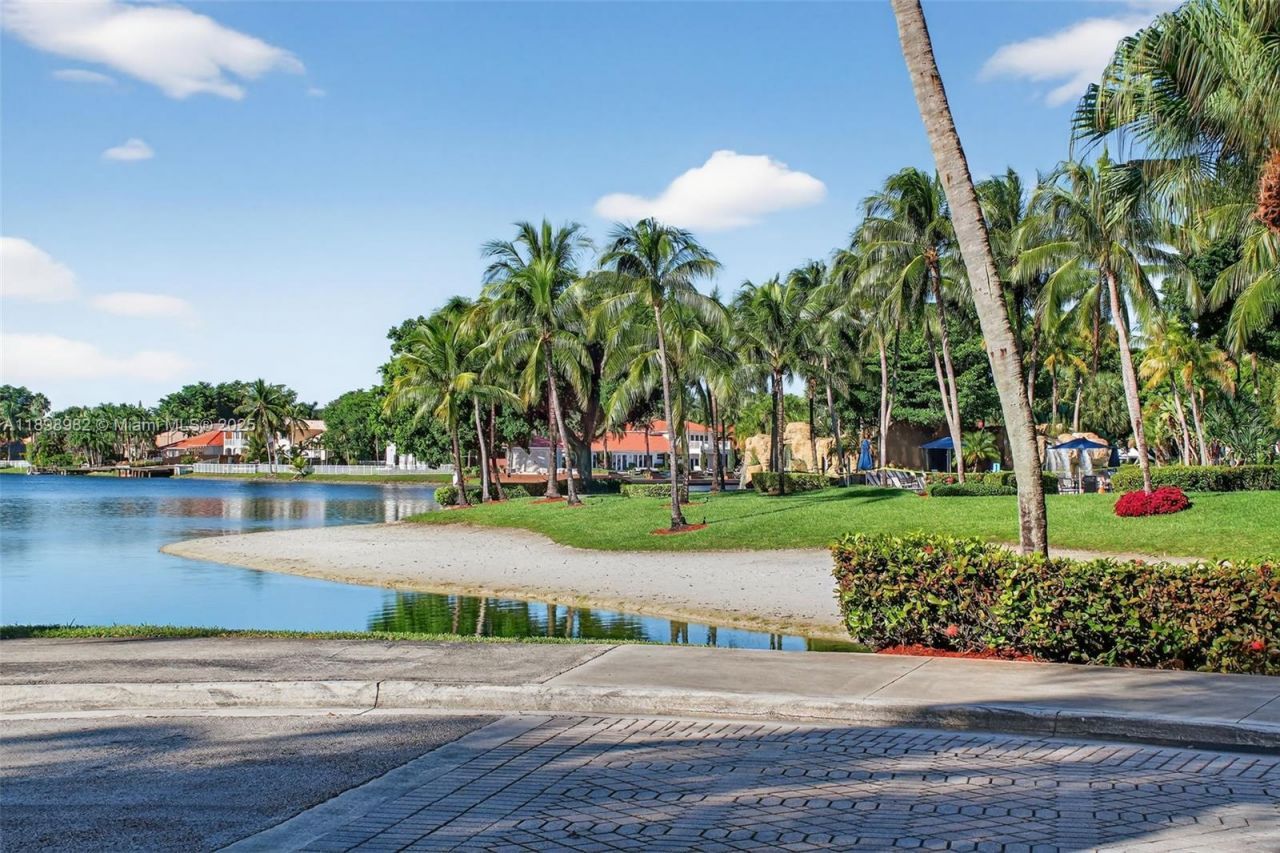 11244 NW 58th Ter, Doral, FL 33178 Photo