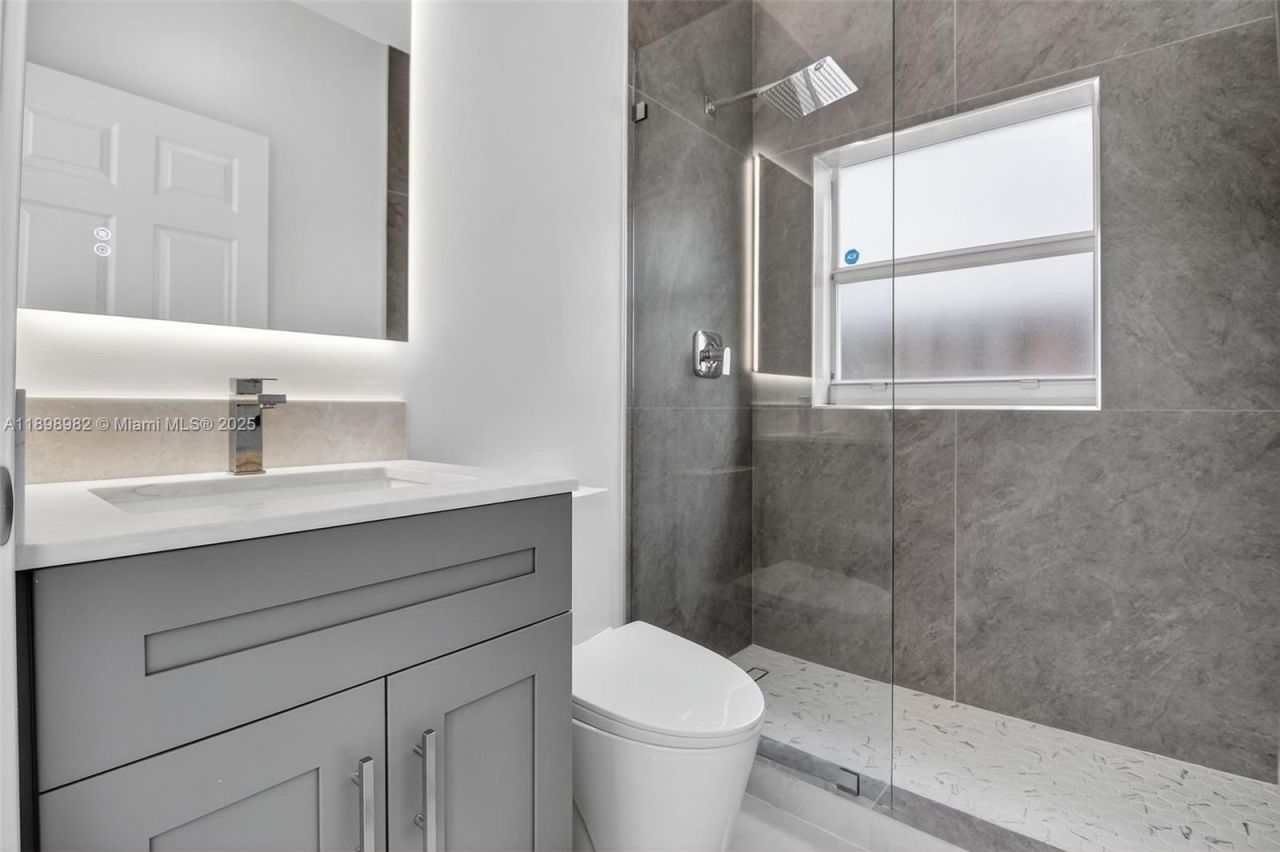 11244 NW 58th Ter, Doral, FL 33178 Photo