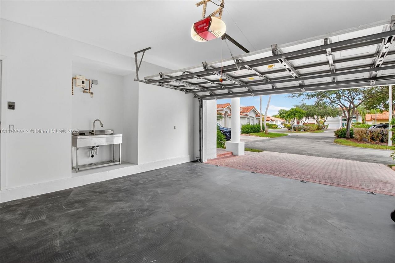 11244 NW 58th Ter, Doral, FL 33178 Photo