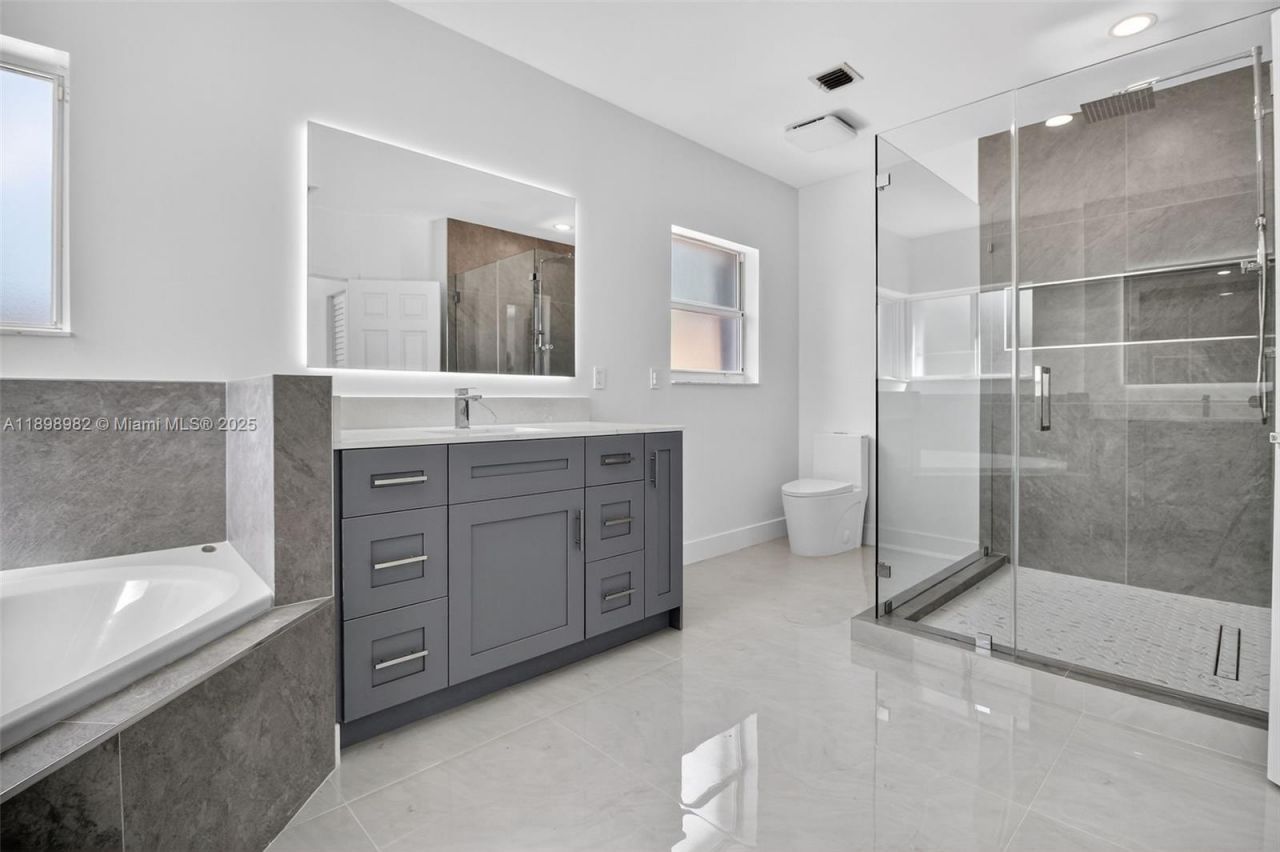 11244 NW 58th Ter, Doral, FL 33178 Photo