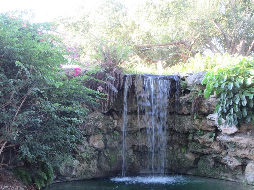 600 Neapolitan Way, Unit 211, Naples, FL 34103 Photo