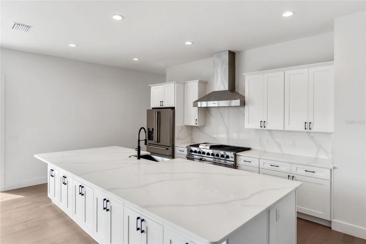 530 De Narvaez Drive, Longboat Key, FL 34228 Photo