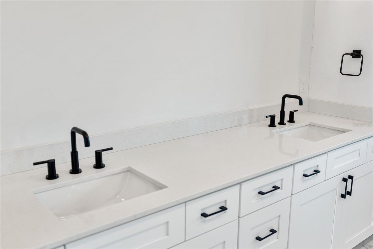 530 De Narvaez Drive, Longboat Key, FL 34228 Photo