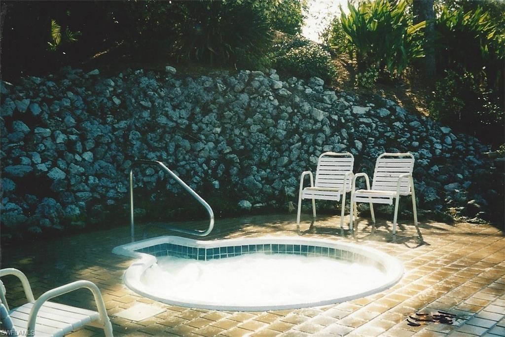 600 Neapolitan Way, Unit 147, Naples, FL 34103 Photo