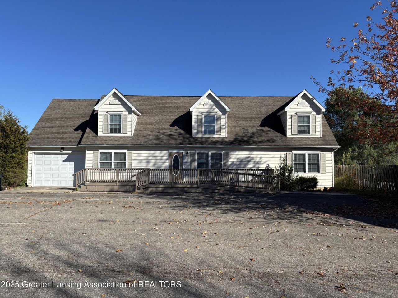 621 S Grand Avenue, Fowlerville, MI 48836 Main Photo