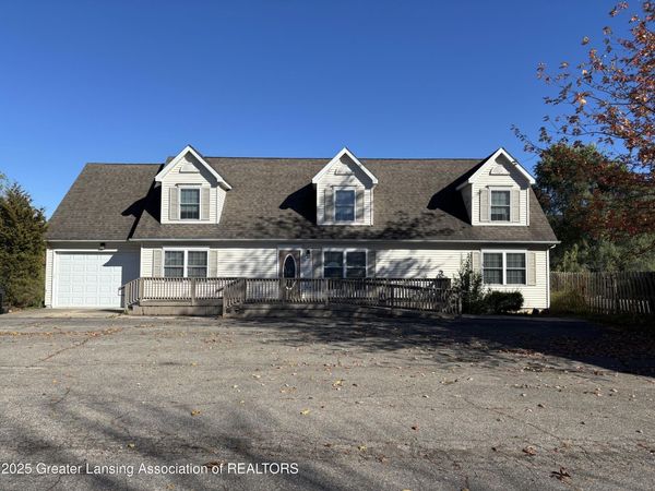 621 S Grand Avenue, Fowlerville, MI 48836