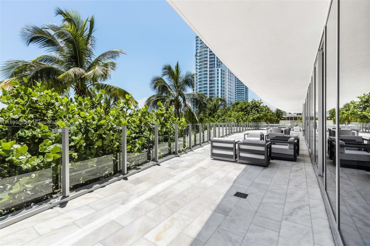 1 Collins Ave, Unit 207, Miami Beach, FL 33139 Photo