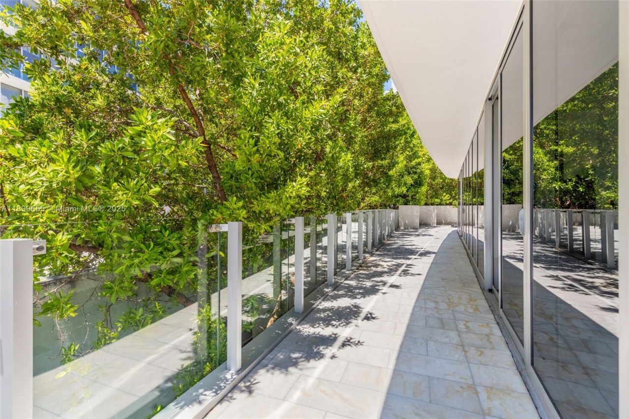 1 Collins Ave, Unit 207, Miami Beach, FL 33139 Photo