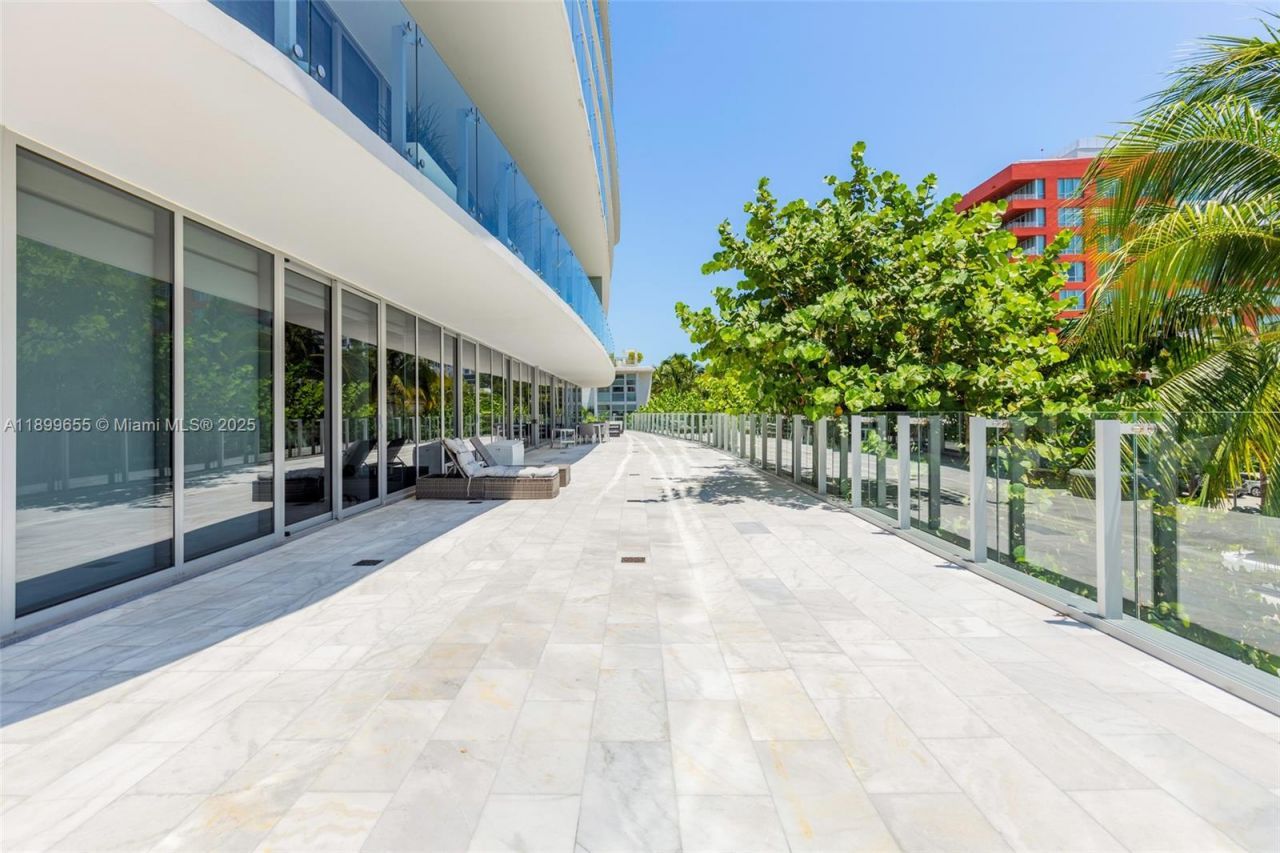 1 Collins Ave, Unit 207, Miami Beach, FL 33139 Photo