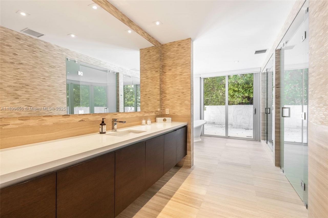 1 Collins Ave, Unit 207, Miami Beach, FL 33139 Photo