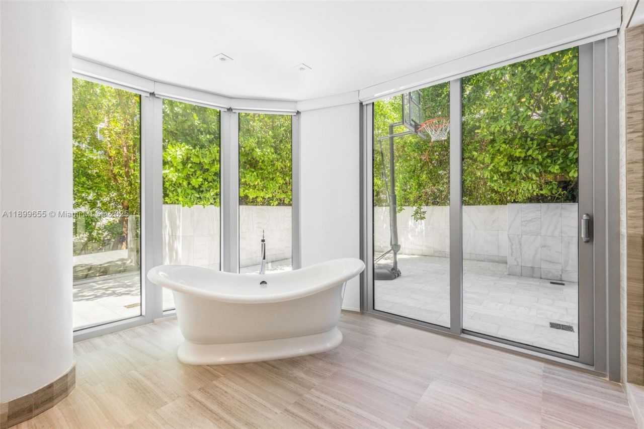 1 Collins Ave, Unit 207, Miami Beach, FL 33139 Photo