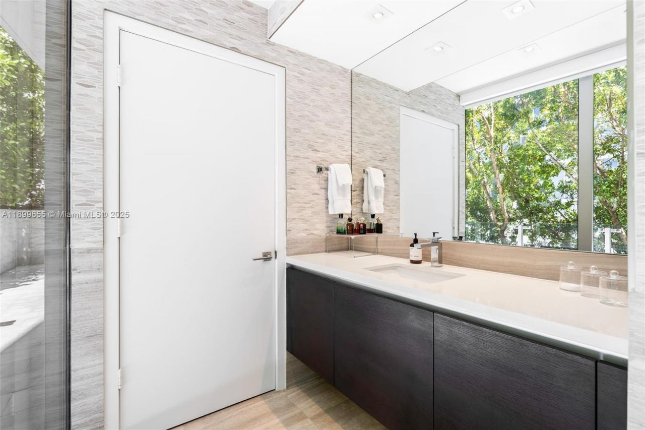 1 Collins Ave, Unit 207, Miami Beach, FL 33139 Photo