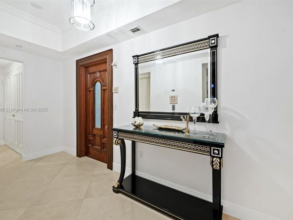 17875 Collins Ave, Unit 702, Sunny Isles Beach, FL 33160