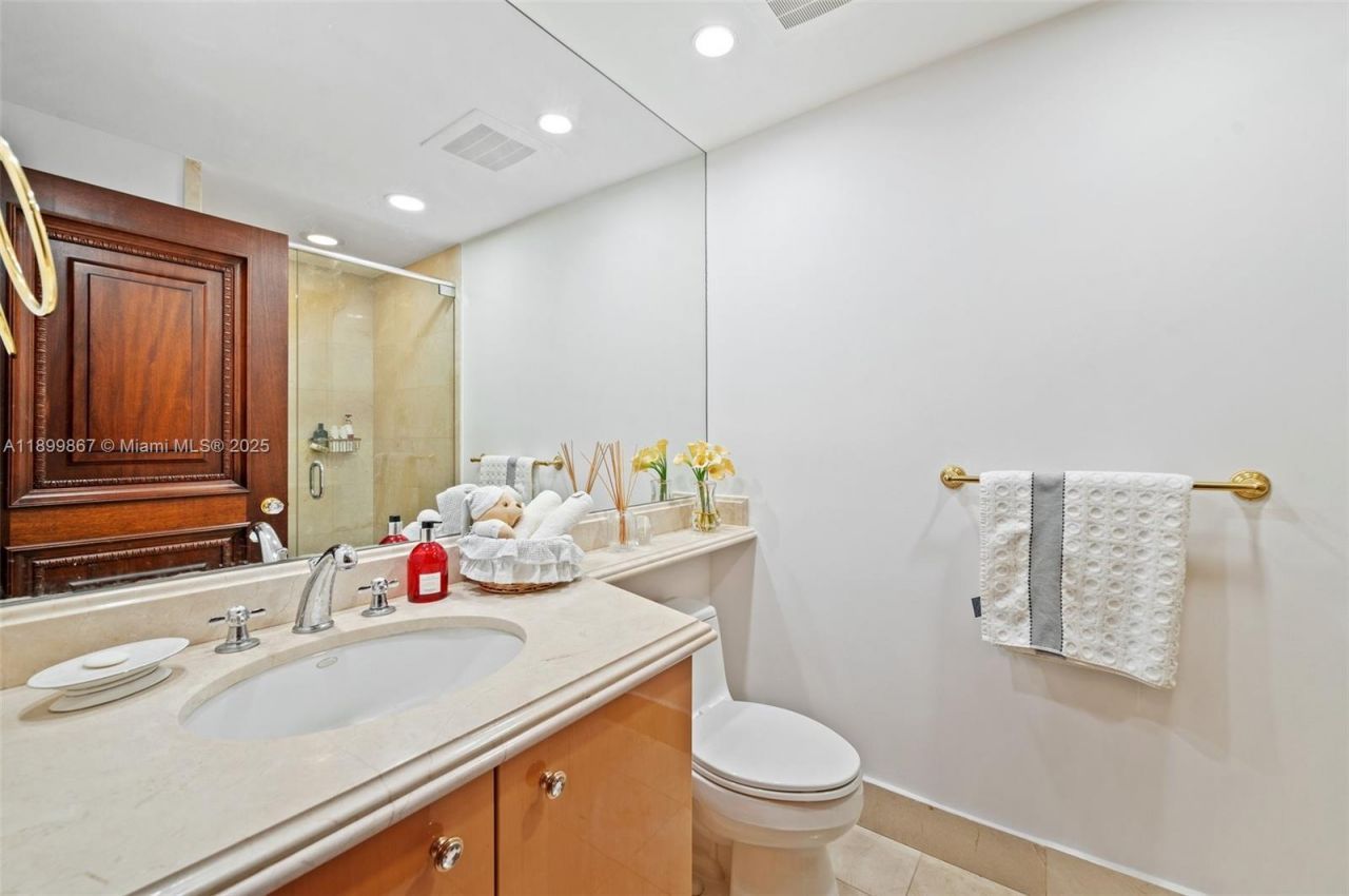 17875 Collins Ave, Unit 702, Sunny Isles Beach, FL 33160 Photo
